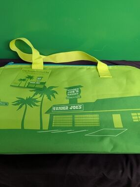 Trader Joes Lime Green Insulated Reusable Bag With Blue Trim